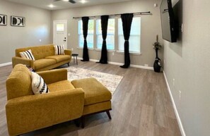 TV - Quiet 3BR Stay | King Bed | Near Downtown (Houston)