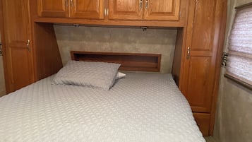 1 habitación y ropa de cama