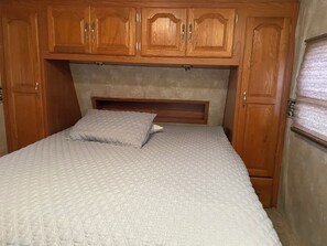 1 habitación y ropa de cama 