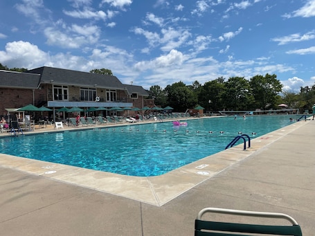 Pool. Cozy RV in a vacation community on Lake Hartwell