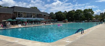 Cozy RV in a vacation community on Lake Hartwell