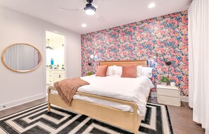 4 bedrooms, iron/ironing board, WiFi, bed sheets