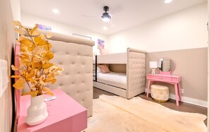 4 bedrooms, iron/ironing board, WiFi, bed sheets