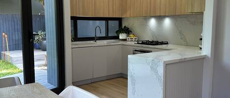 Microones, forn, placa de cuina i rentaplats