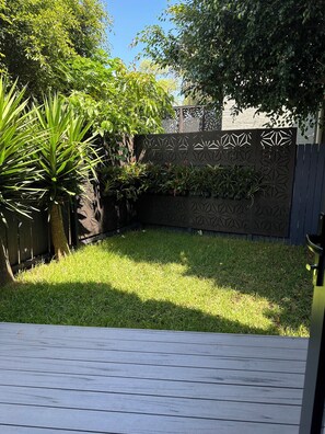 Property grounds - Newly renovated modern 4 bdr house in Leichhardt, 7 guests, best Italian 5 min! (Leichhardt)