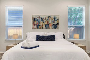 3 bedrooms, desk, iron/ironing board, travel cot - Family Friendly | Patio | Fireplace | BBQ | Games (San Antonio)