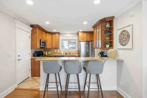Spacious 4BR Arlington Heights Retreat - Modern & Comfortable