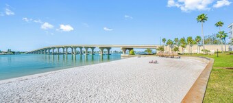 🌞Vista Verde West #139: Spacious 2BR, 2BA condo, pool, hot tub, private beach!