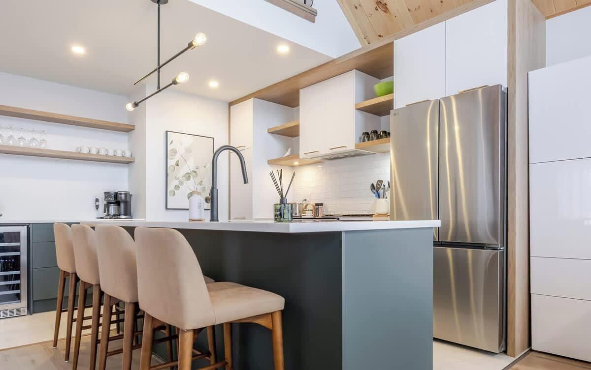 Frigorifero, microonde, forno, piano cottura