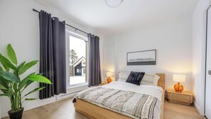 3 bedrooms, iron/ironing board, WiFi, bed sheets