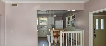 Bright & Spacious Traditional Chatham home near Downdown