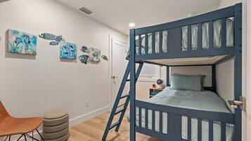 5 bedrooms, iron/ironing board, free WiFi, bed sheets