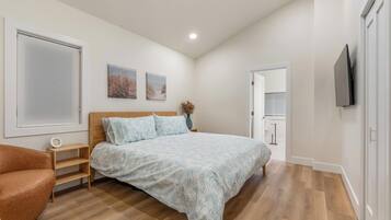 5 bedrooms, iron/ironing board, free WiFi, bed sheets