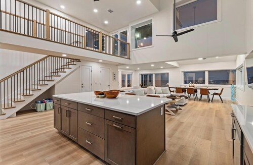 Coastal Home Retreat with Rooftop Deck/Private Beachfront Deck-Steps to the Beach