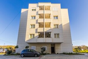 House - The Seabreeze Apartment 1BR in Gjiri i Lal zit (Ishëm)