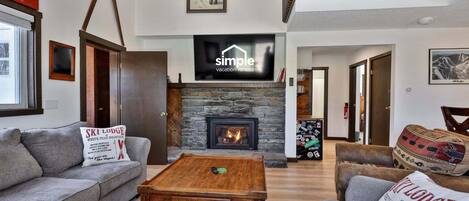 Smart TV, fireplace
