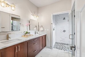 Shower, hair dryer, towels - Take Advantage of Introductory Pricing - Single Family Home with Private Pool (Waikoloa)