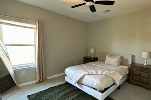 House | 3 bedrooms - Quiet 3BR Stay King Bed Near Downtown (Houston)