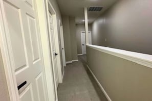 House | 3 bedrooms - Quiet 3BR Stay King Bed Near Downtown (Houston)