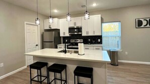 House | 3 bedrooms - Quiet 3BR Stay King Bed Near Downtown (Houston)