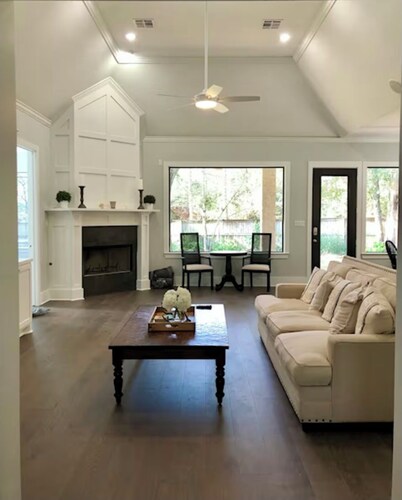 Lakeside nature retreat, home sleeps 16, 6 rooms, 8 beds Lake Conroe Montgomery 