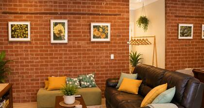 Hilltop Haven Adelaide Hills Retreat Pet Friendly with Night and Day Yards