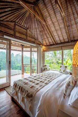 In-room safe, desk, laptop workspace, free WiFi - Moonlit Jungle (Tampaksiring)