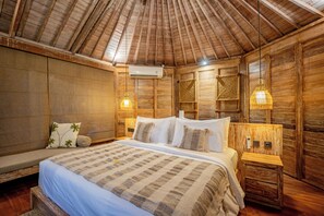 In-room safe, desk, laptop workspace, free WiFi - Moonlit Jungle (gianyar)