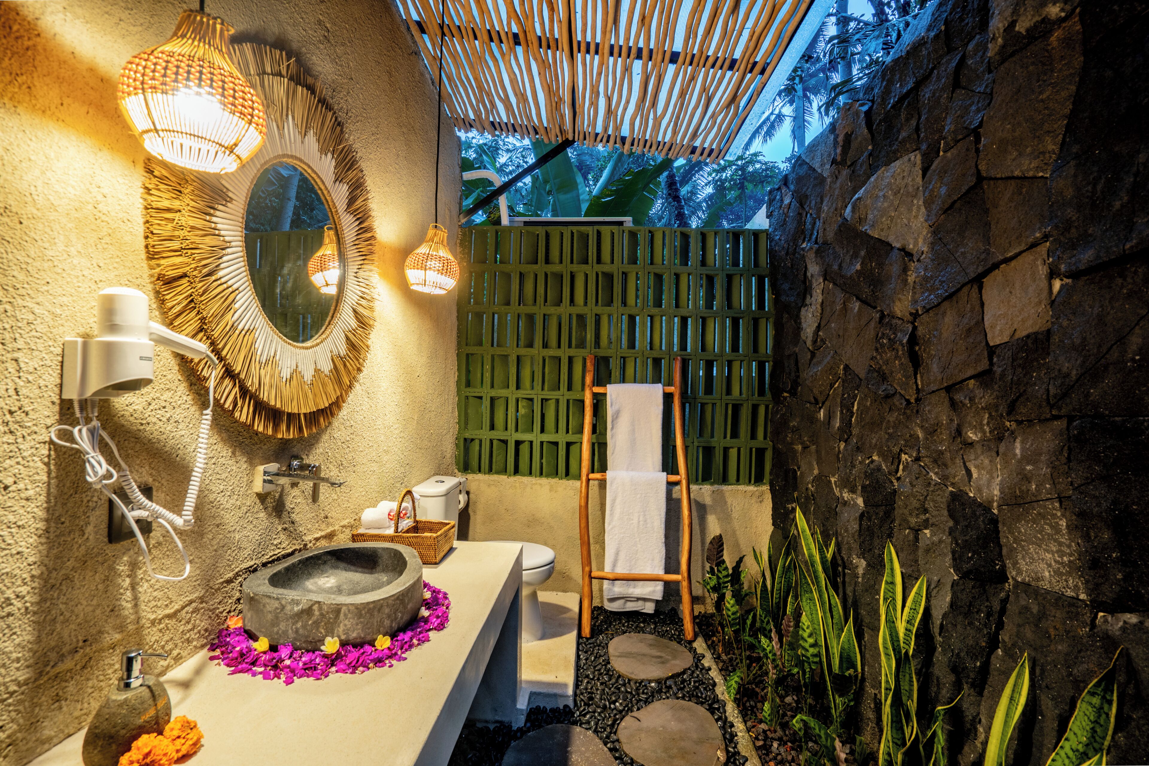 أحواض استحمام وحجيرات دش منفصلة، دُش غزير