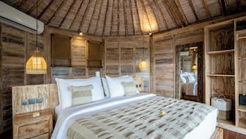 In-room safe, desk, laptop workspace, free WiFi