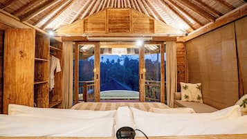 In-room safe, desk, laptop workspace, free WiFi