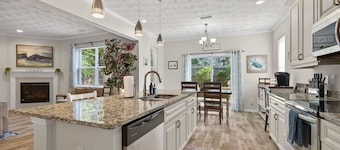 Modern house w/garage & WiFi