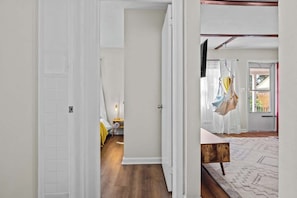 Interior - Cozy beach home w/BBQ & kid‑friendly (Norfolk)