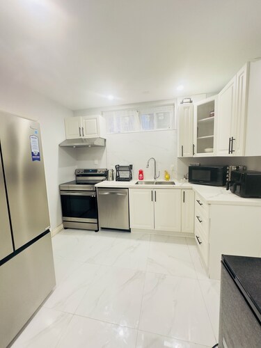 Comfortable and Cozy room 5 mins from Scarborough Town Centre