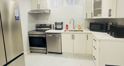 Comfortable and Cozy room 5 mins from Scarborough Town Centre