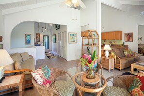Smart TV, books - Kahala 723 “Apana O Lani” – 2 Lanais, King Bed, Island Serenity (Koloa)
