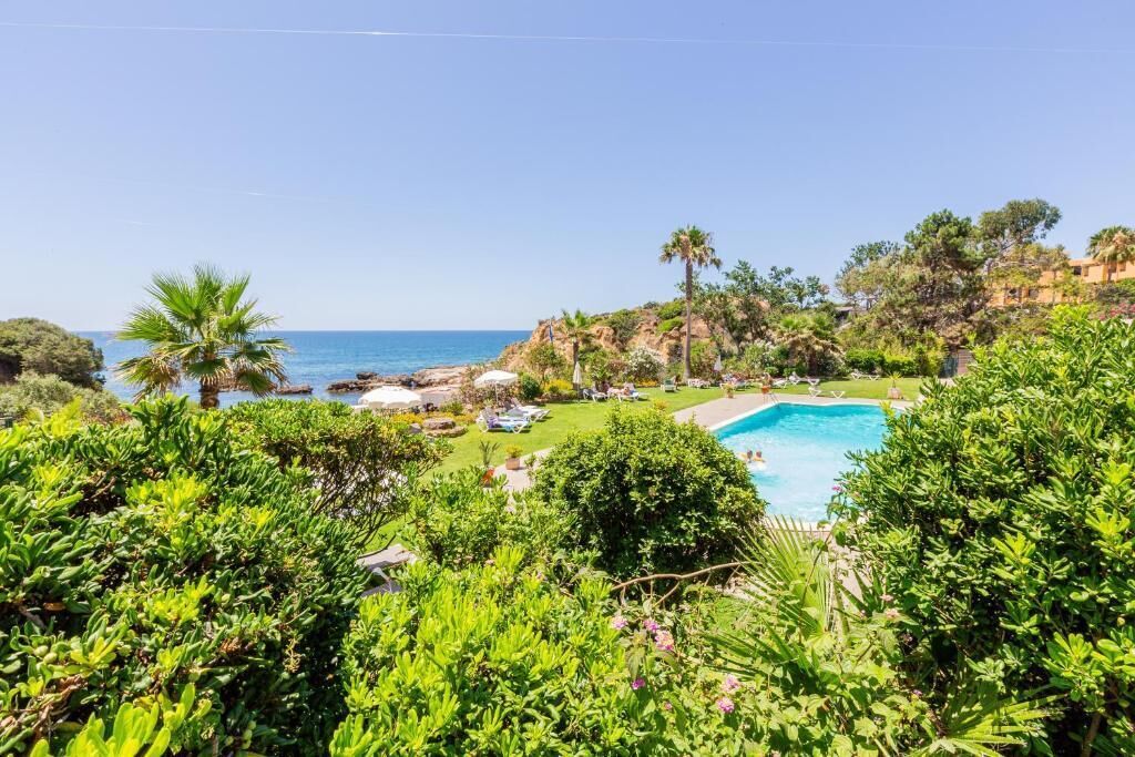 Innendørsbasseng og utendørsbasseng