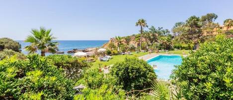 Innendørsbasseng og utendørsbasseng