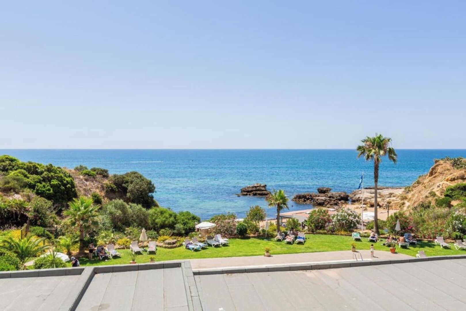 المنطقة المحيطة بالمنشأة