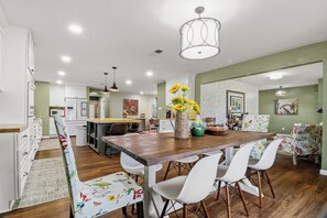 Dining - Pool Fun Relaxing - Big House in the Woods for 12 (Longview)