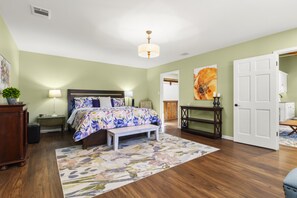 Desk, iron/ironing board, free WiFi, bed sheets - Pool Fun Relaxing - Big House in the Woods for 12 (Longview)