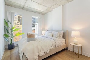 2 bedrooms, iron/ironing board, Internet, bed sheets - Luxe 2BR in Old Montreal + Free Parking (Montréal)