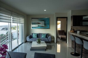 TV - Nice 3 bedroom apartment with terrace & swimming pool (CANCUN)