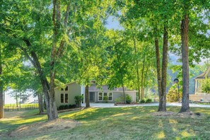 Exterior - Lakeside Escape on Lake Oconee | Private Dock | Kayaks | Renovated Home (Eatonton)