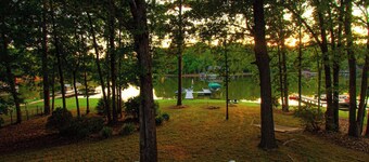 Lakeside Escape on Lake Oconee | Private Dock | Kayaks | Renovated Home