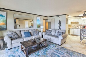 TV - 2BR Lakefront Resort Condo w/ Pool, Pickleball (Hot Springs)
