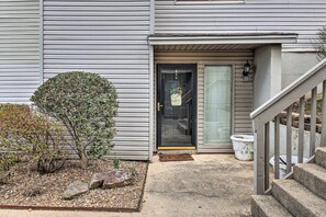 Exterior detail - 2BR Lakefront Resort Condo w/ Pool, Pickleball (Hot Springs)