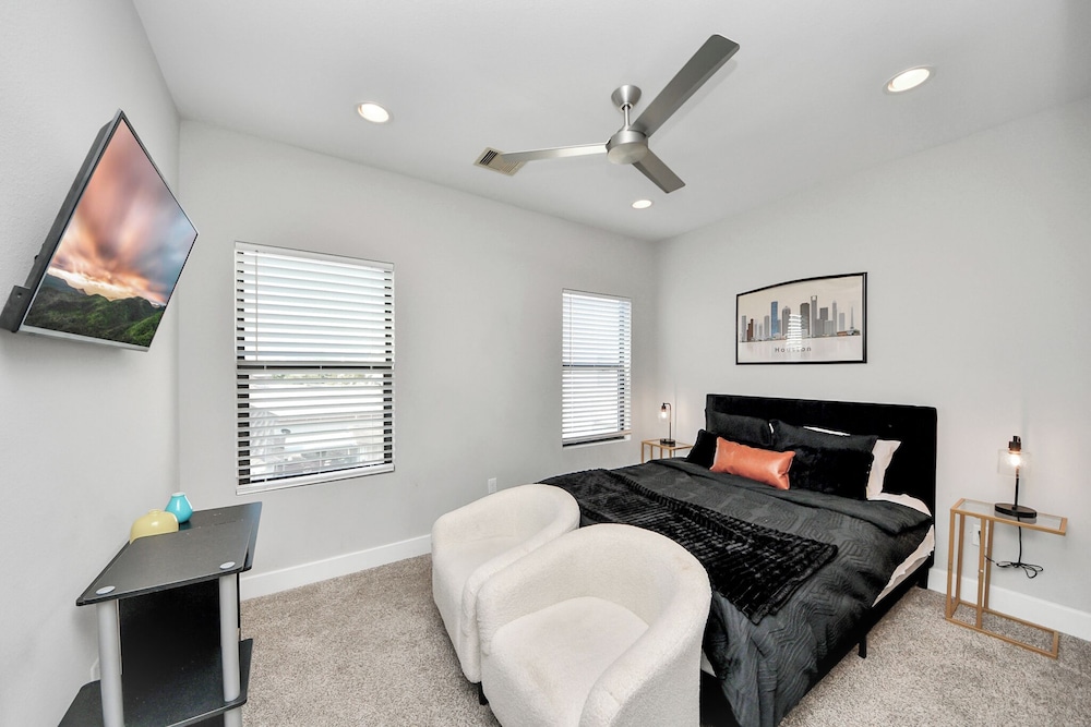 Leeland's Luxury House 5 Mins from DTWN HTX - Houston | Vrbo