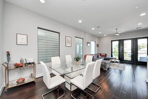 Dining - Leeland's Luxury House 5 Mins from DTWN HTX (Houston)