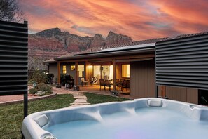 Terrace/patio - Experience luxury at Sedona Willow Villa—spacious 3BR home with stunning Red Rock views! (Sedona)